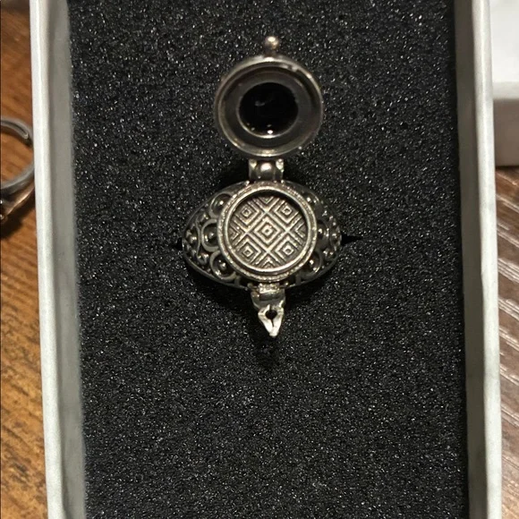 Vintage Black Onyx Poison Ring - Picture 3 of 4